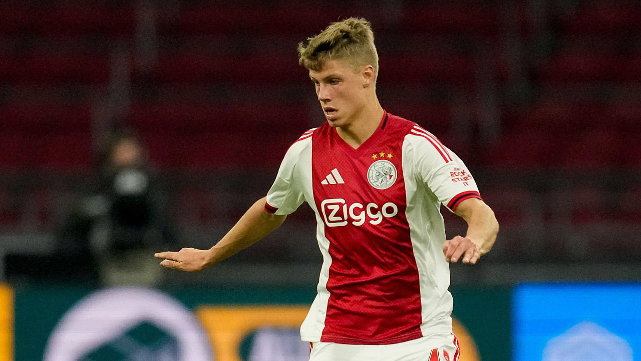 Newcastle Capai Kesepakatan dengan Ajax untuk Transfer Sean Steur