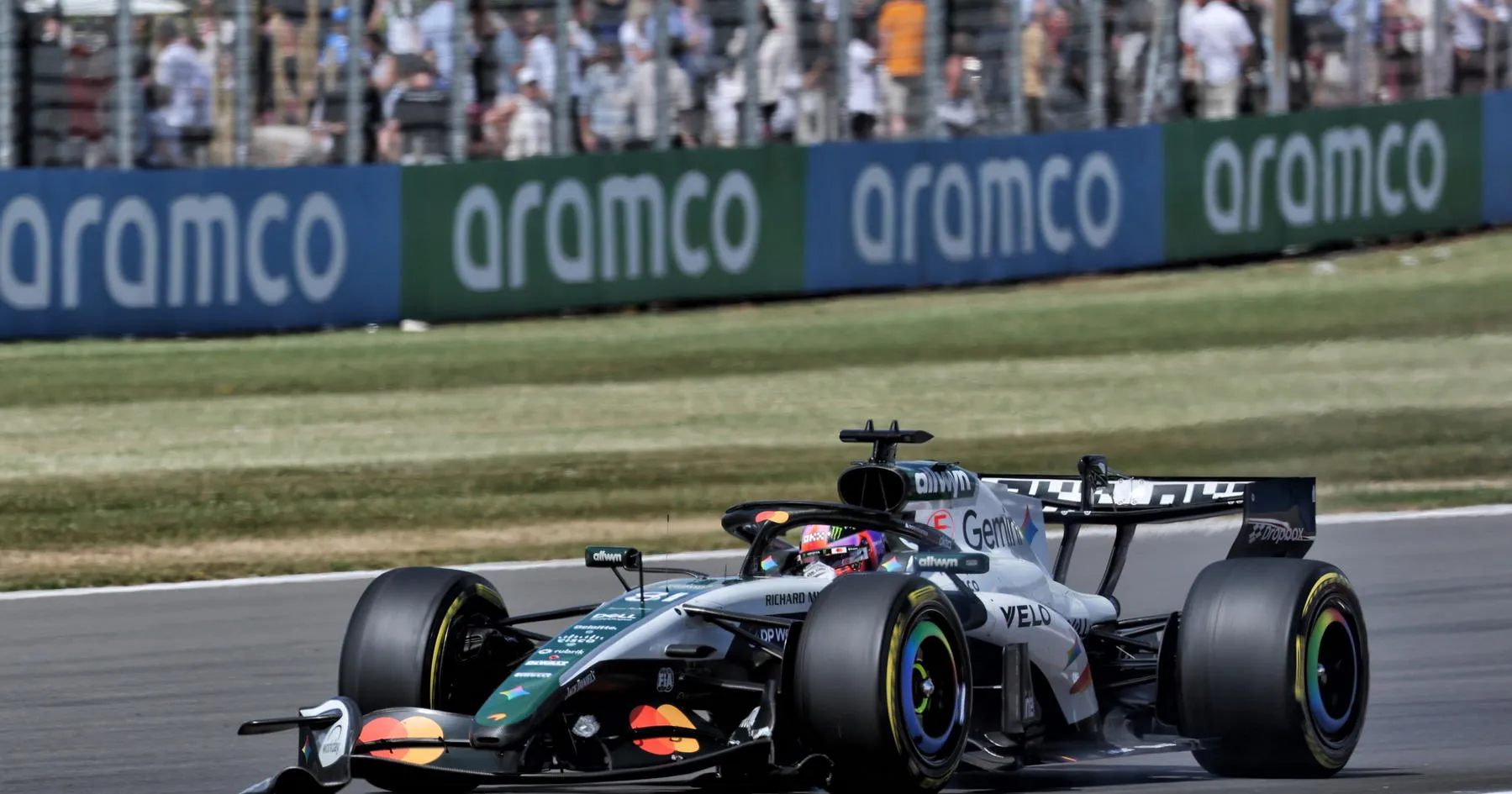 Oscar Piastri Keluhkan Kekacauan di Awal GP Inggris - sumber: (racingnews365)