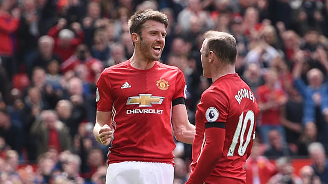 Putra Wayne Rooney dan Michael Carrick Teken Kontrak Profesional di MU