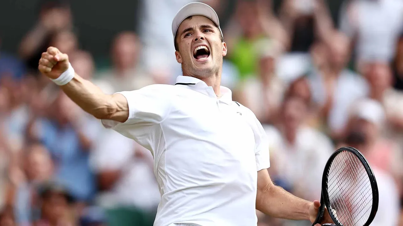 Ketika Roger Federer Saksikan Arthur Fery Torehkan Tonggak Bersejarah Di Wimbledon