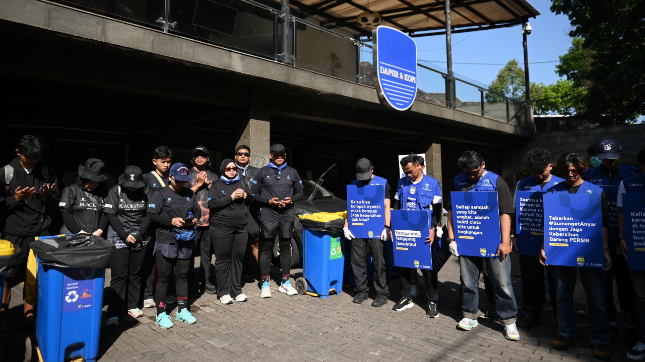 Unik, Persib Kenalkan Balsa Sekulic Lewat Aksi Bebersih Kota