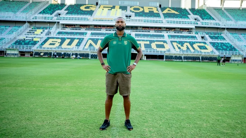 Yuran Fernandes Resmi Perkuat Lini Pertahanan Persebaya Surabaya - sumber: (ileagueid)