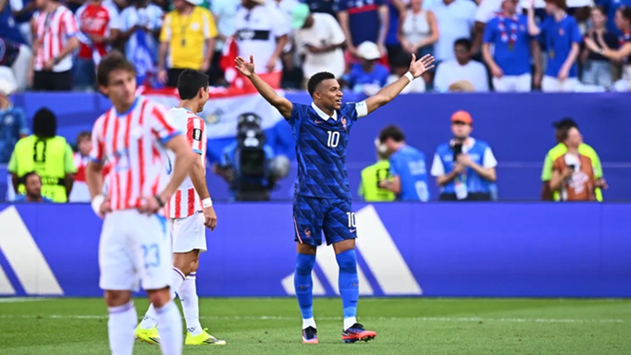 Gianni Infantino Bela Kylian Mbappe dari Rasisme Senator Paraguay