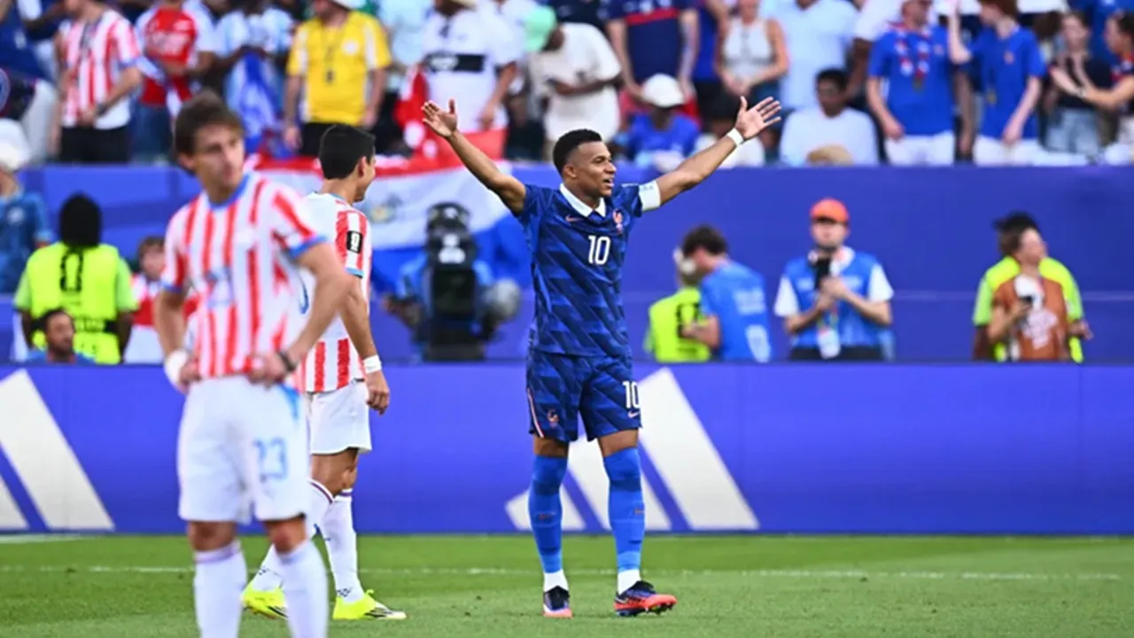 Gianni Infantino Bela Kylian Mbappe dari Rasisme Senator Paraguay