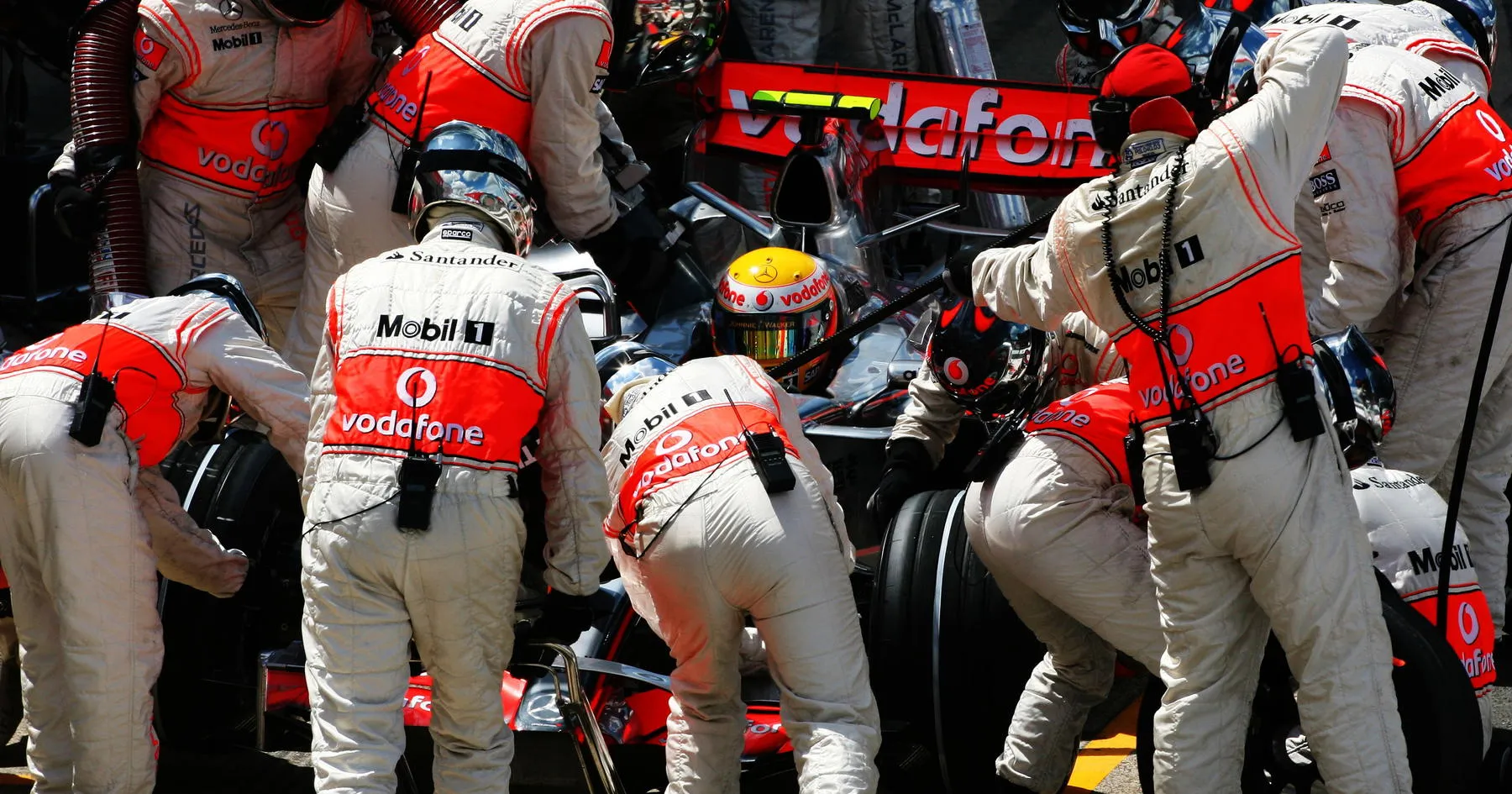 Kesalahan Pit Stop Hamilton di Silverstone Tentukan Gelar F1 - sumber: (racingnews365)