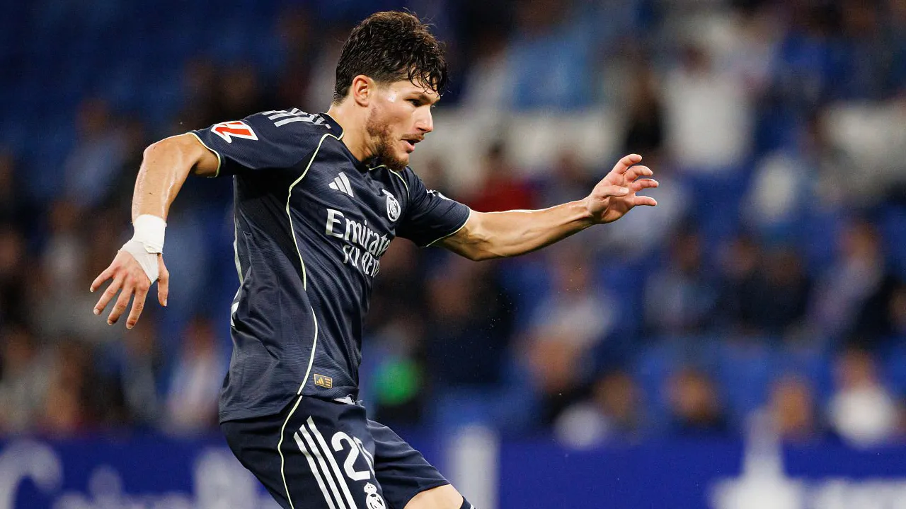 Lini Belakang Terlalu Penuh, Real Madrid Pertimbangkan Dua Pemain