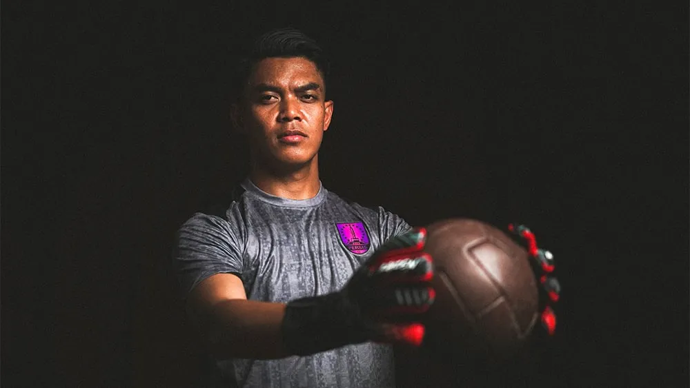 Persis Solo Resmi Datangkan Kiper Teguh Amiruddin - sumber: (ileagueid)