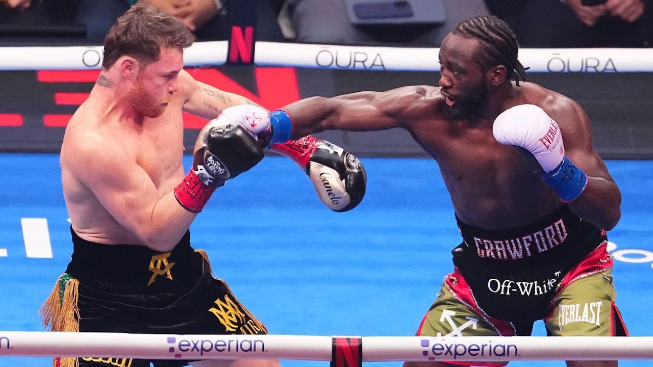Canelo Alvarez Desak Rematch dengan Terence Crawford