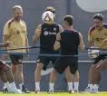 Hansi Flick Bawa 10 Pemain La Masia Hadapi Pramusim