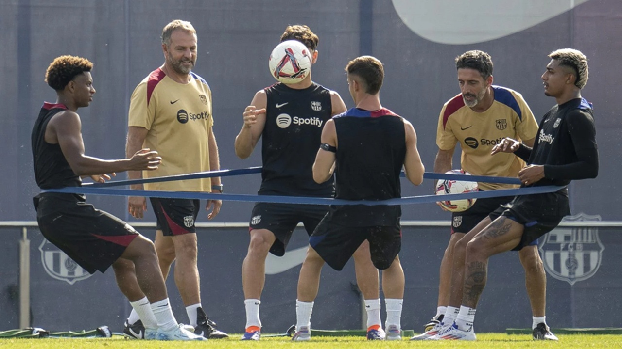 Hansi Flick Bawa 10 Pemain La Masia Hadapi Pramusim