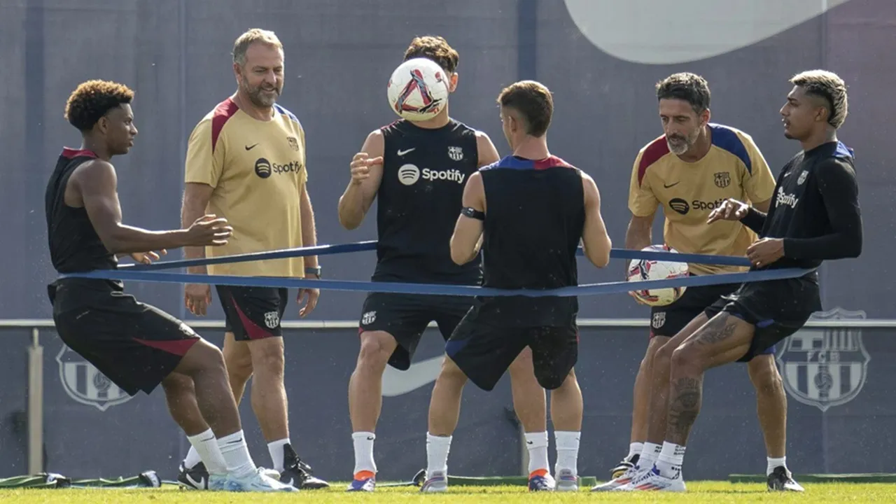 Hansi Flick Bawa 10 Pemain La Masia Hadapi Pramusim