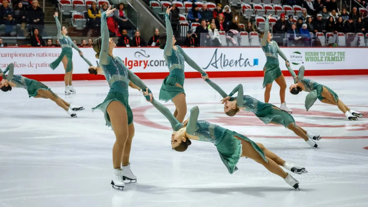 Masuknya synchronized figure skating atau seluncur indah beregu menjadi salah satu perubahan terbesar dalam Olimpiade Musim Dingin 2030. (Foto: AP)