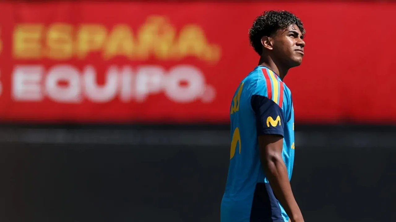 Lamine Yamal Akan Senang Sambut jika Julian Alvarez Gabung Barcelona
