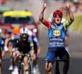Mads Pedersen Juara Etape 4, Torstein Traeen Ambil Alih Jersey Kuning
