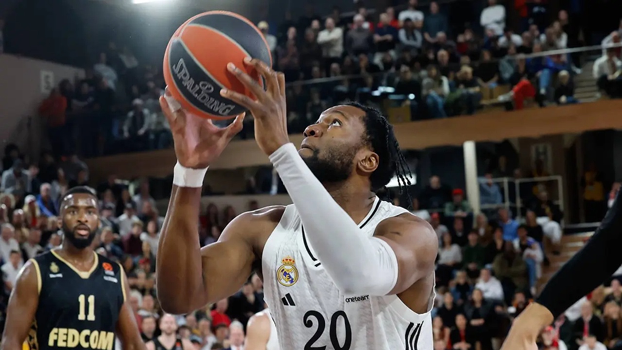Bruno Fernando Putuskan Hengkang ke Anadolu Efes