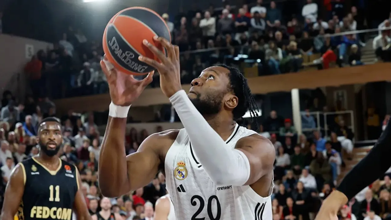 Bruno Fernando Putuskan Hengkang ke Anadolu Efes
