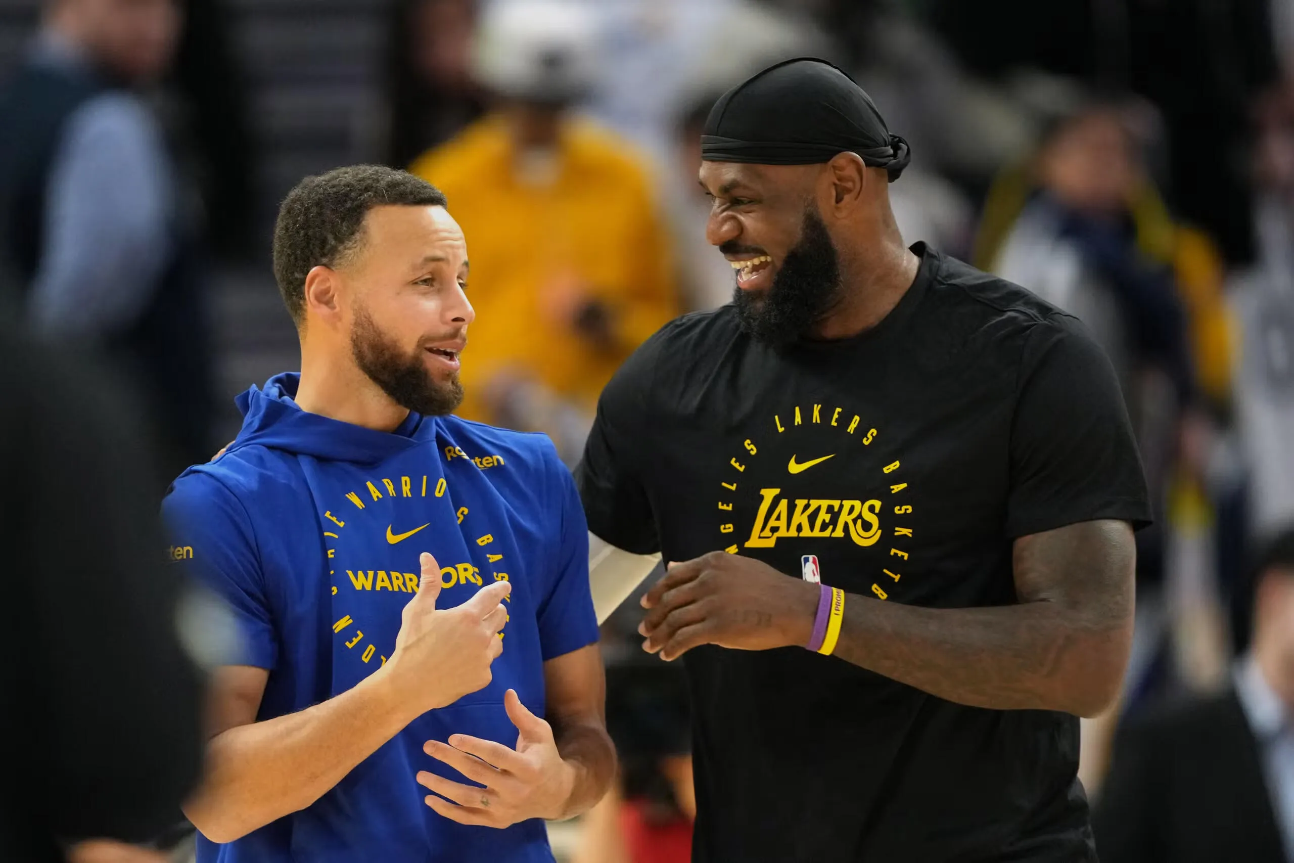 Curry Ajak LeBron Gabung Warriors di Musim Baru NBA - sumber: (mainbasket)