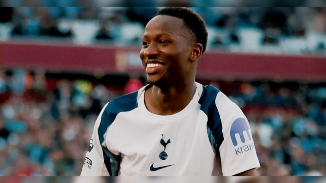 Gelandang Tottenham