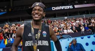 Isaac Bonga Resmi Dikontrak Panathinaikos Selama Tiga Tahun