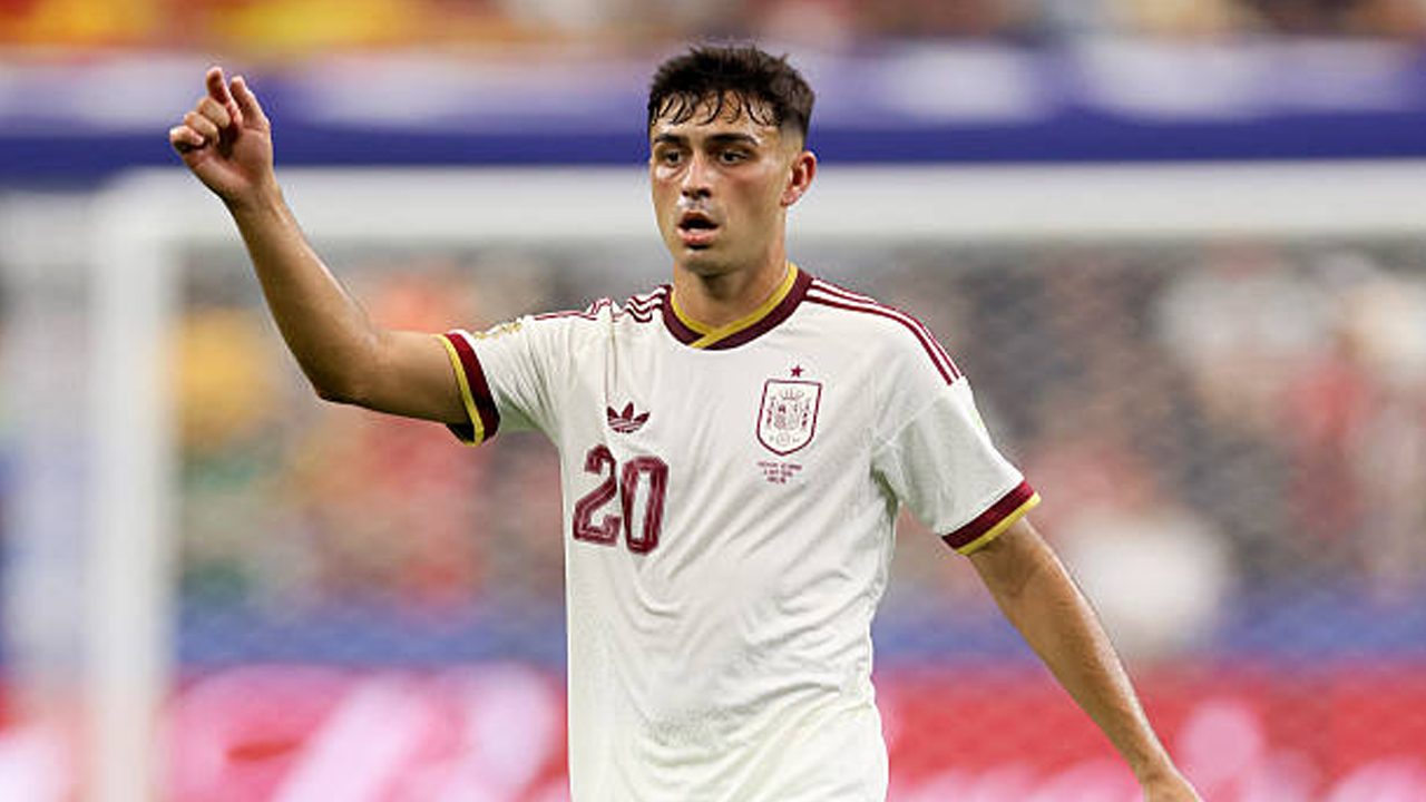 Penampilannya Dinilai Kurang Maksimal, Dani Olmo Bela Pedri