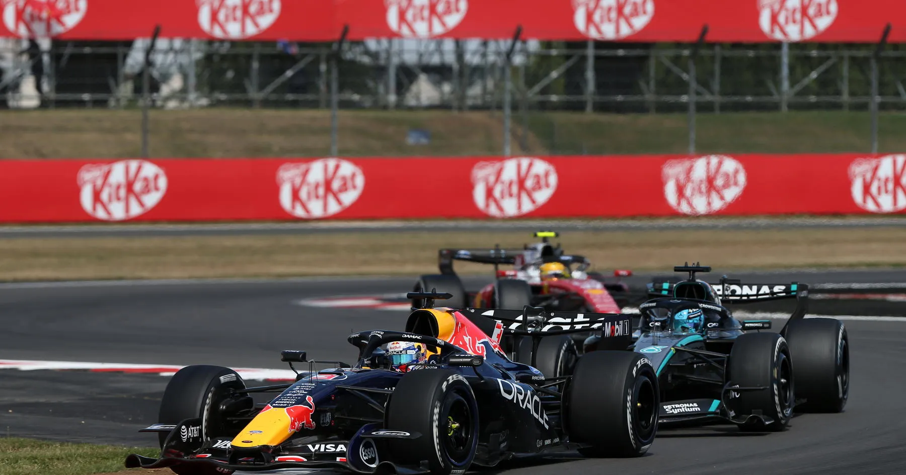 Verstappen Disarankan Pindah dari Red Bull ke Mercedes - sumber: (racingnews365)