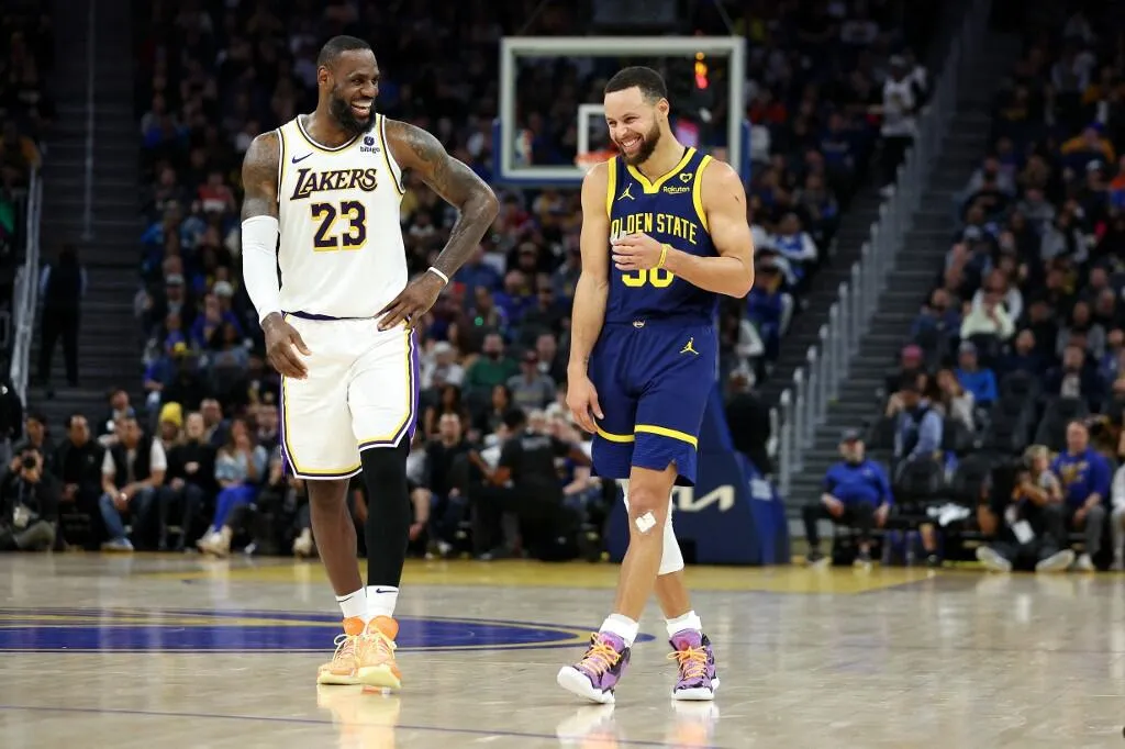 Aura Stephen Curry Bisa Tarik LeBron James ke Warriors - sumber: (mainbasket)