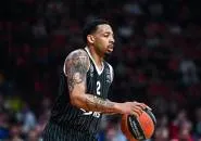 Carlik Jones Mengecam Partizan Belgrade di Media Sosial