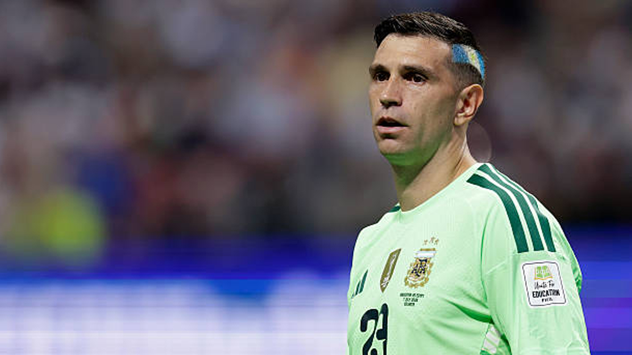Giovanni Carnevali Akui Juventus Tertarik Rekrut Emiliano Martinez