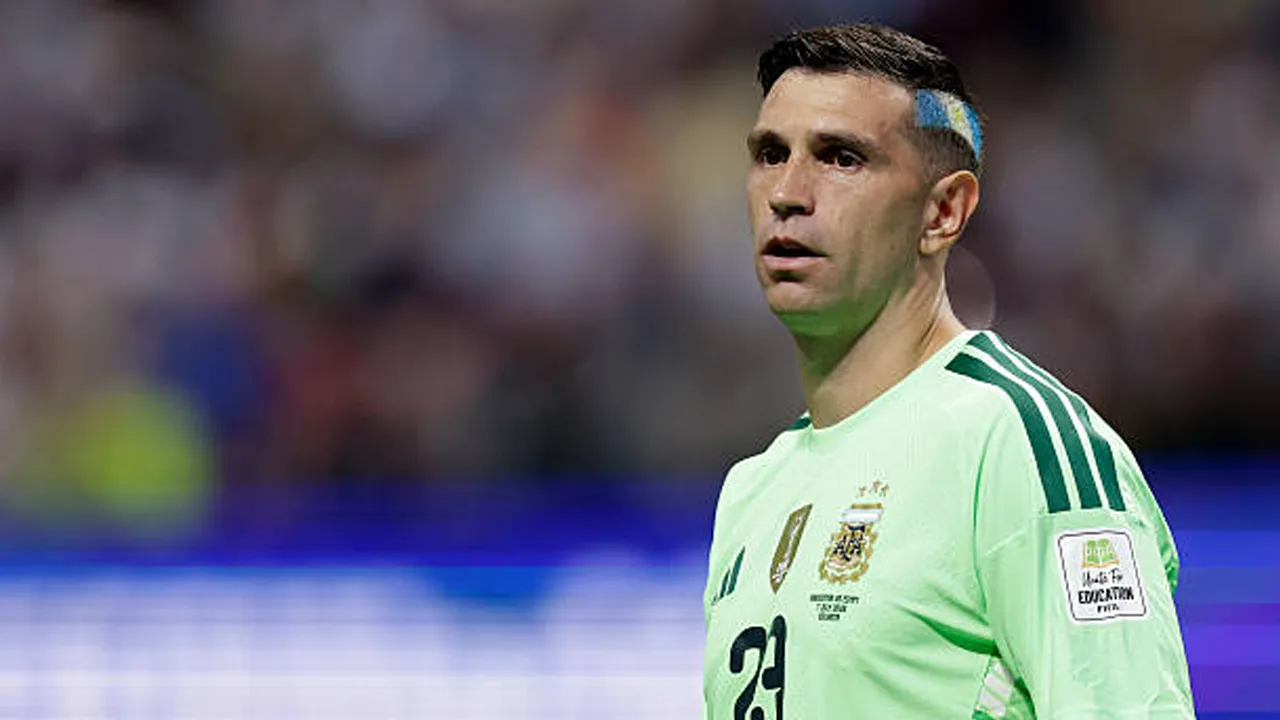 Giovanni Carnevali Akui Juventus Tertarik Rekrut Emiliano Martinez