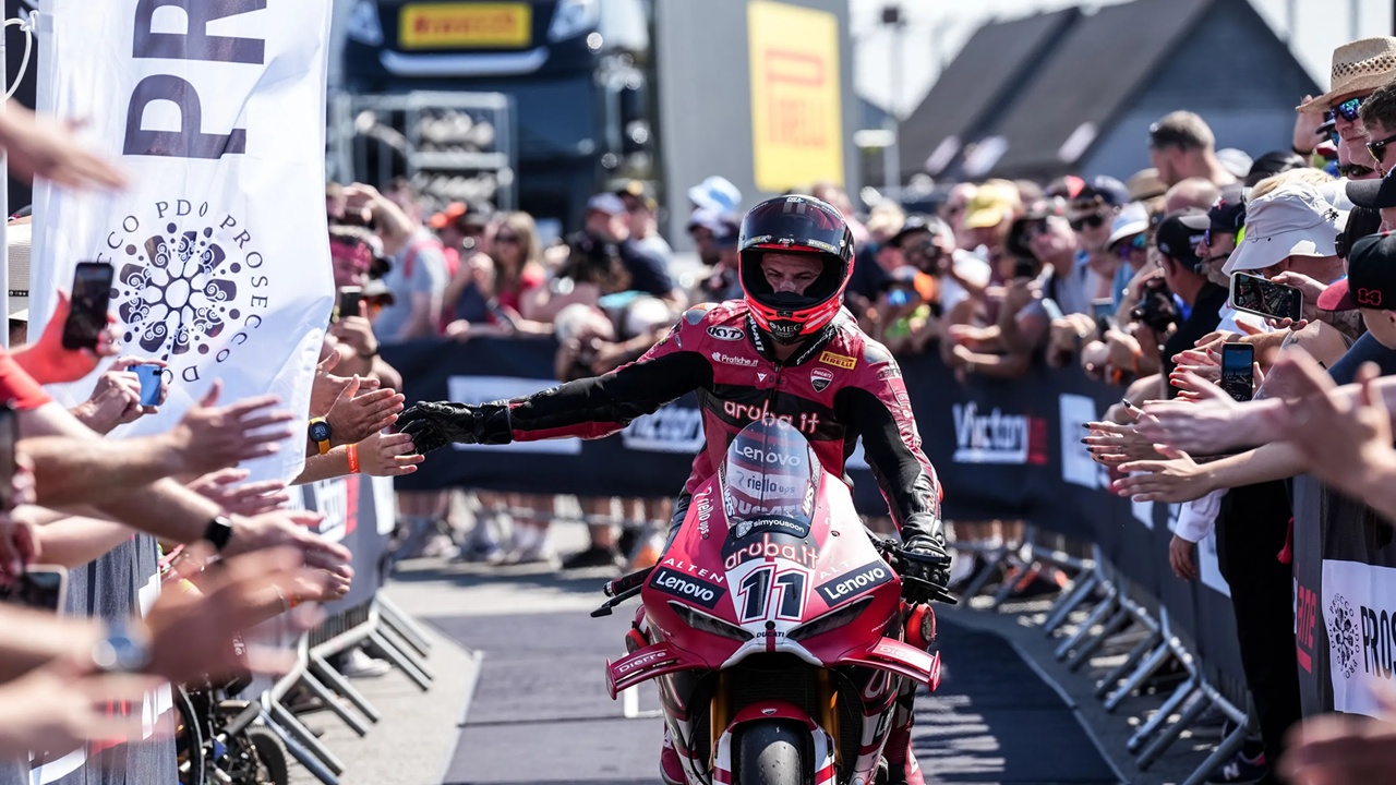 Hasil Superpole WSBK Inggris: Bulega Samai Rekor Rea
