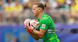 Leeds United Coret Orjan Nyland, Fokus Kejar Zion Suzuki