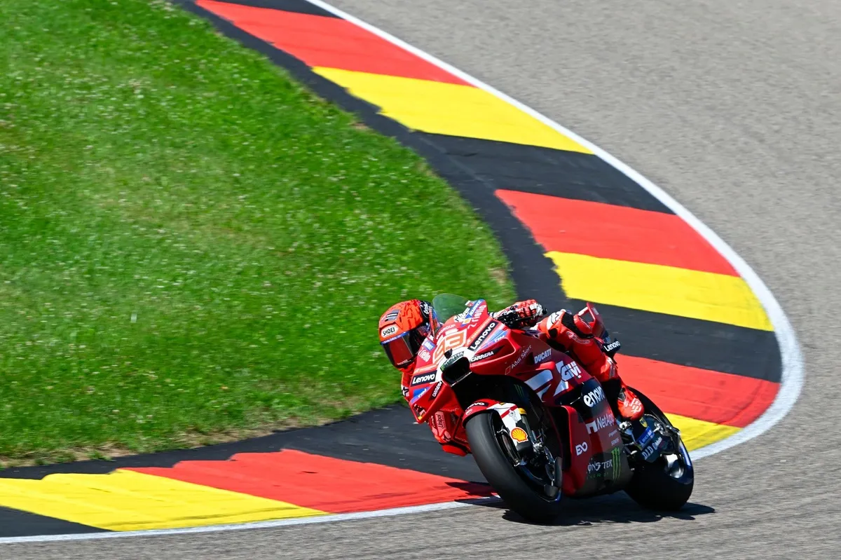 Marquez Pimpin Dominasi Ducati, Bezzecchi Terjatuh di Kualifikasi - sumber: (motorsport)