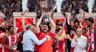 Olympiacos Sepakat Perpanjang Kontrak Kostas Papanikolaou