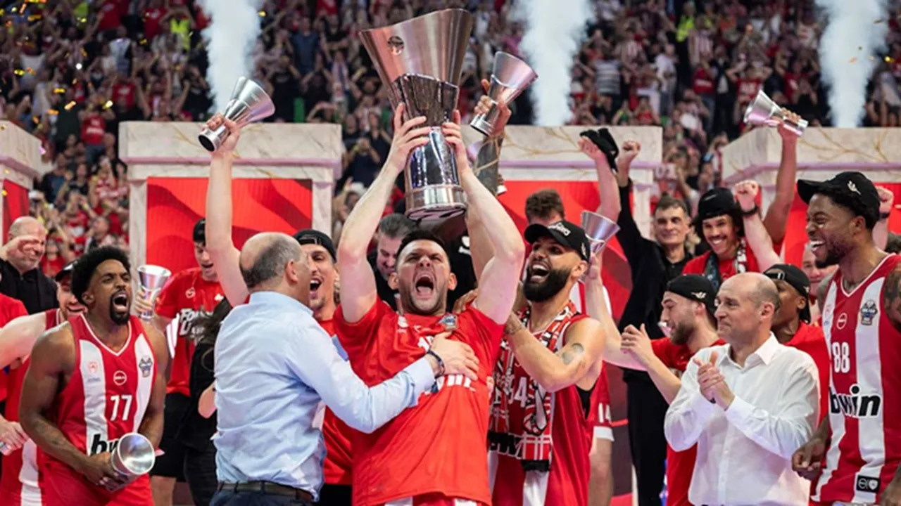 Olympiacos Sepakat Perpanjang Kontrak Kostas Papanikolaou