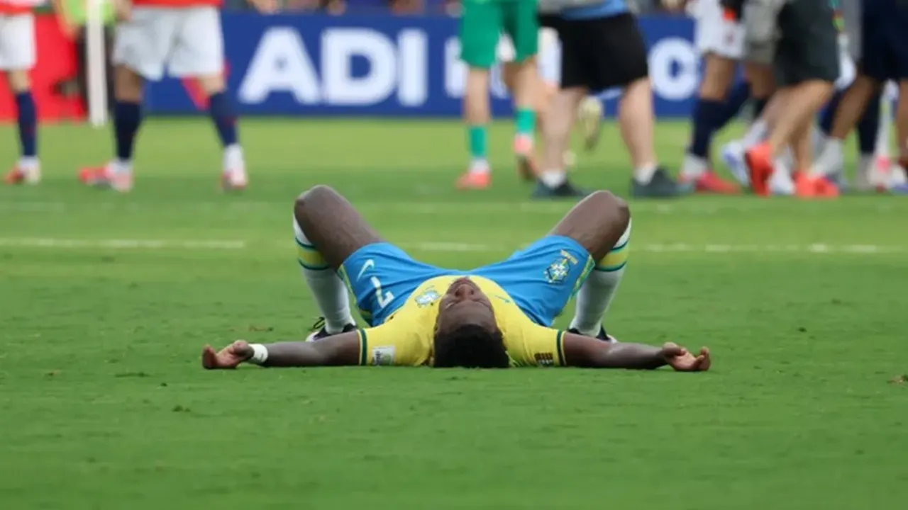Vinicius Jr Minta Maaf Usai Timnas Brasil Gagal Melaju