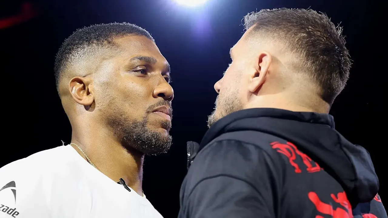Anthony Joshua (kiri) dan Kristian Prenga. (Foto: Fight TV)