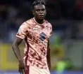 Duvan Zapata Rela Pangkas Gaji Demi Kontrak Panjang di Torino