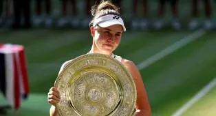 Hasil Wimbledon: Linda Noskova Tutup Pekan Memukau Dengan Trofi Kemenangan