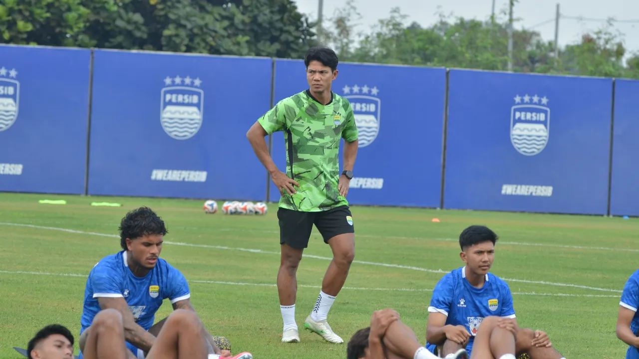 Asisten pelatih Persib, Achmad Jufriyanto