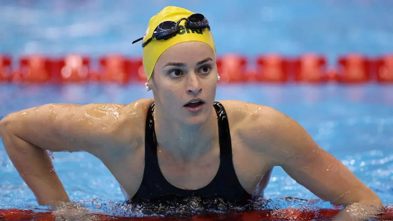 Kaylee McKeown mengaku sangat kecewa karena harus mengundurkan diri, tetapi menilai keputusan tersebut merupakan langkah terbaik demi menjaga kondisi kesehatannya. (Foto: AP)