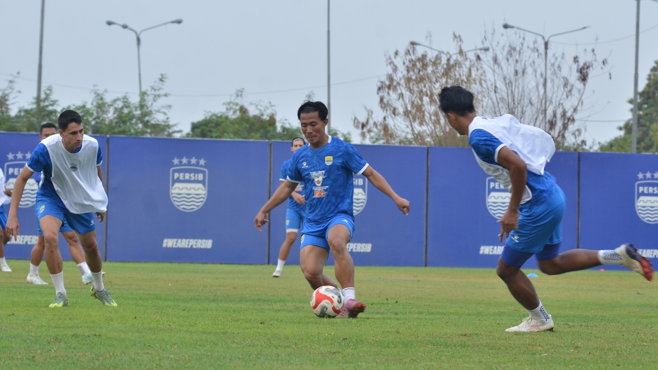 Kembali ke Persib, Igor Tolic Pantau Progres Pemain Pinjaman