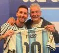 Messi Hadiahkan Jersey Argentina kepada Baggio Usai Perempat Final Piala Dunia