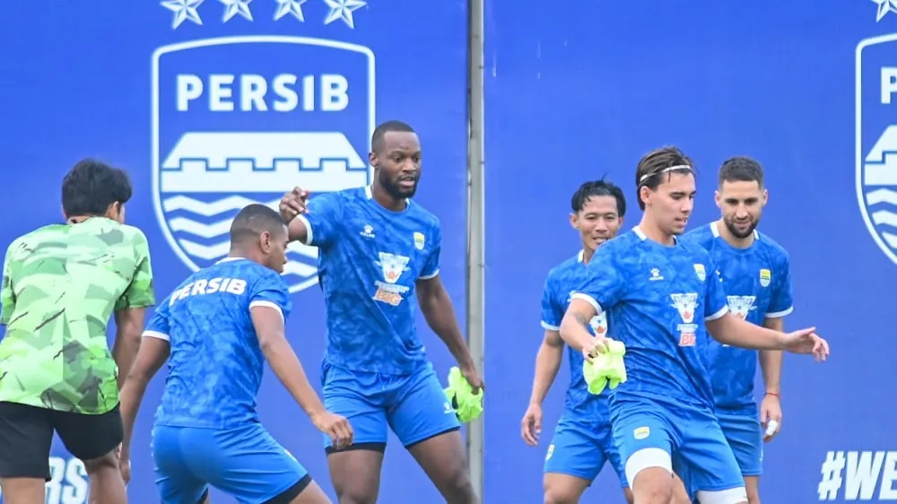 Persib Bandung Mantapkan Strategi di Sesi Latihan Pra - sumber: (ileagueid)
