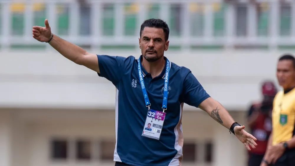 Persita Perpanjang Kontrak Pelatih Carlos Pena - sumber: (ileagueid)