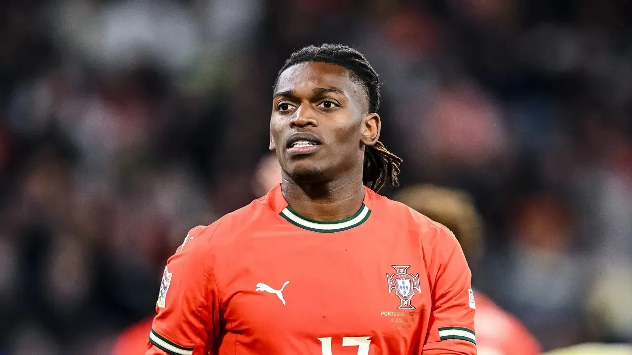 Romano Bantah Ada Negosiasi Transfer Rafael Leao dengan Tottenham