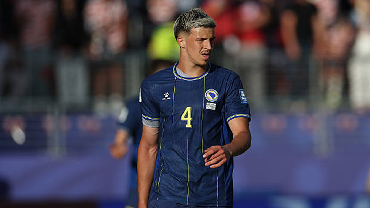 Sunderland Salip Leeds dalam Perburuan Bek Sassuolo, Tarik Muharemovic