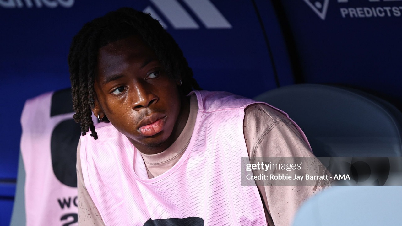 Aston Villa Tikung Newcastle dalam Perburuan Johan Manzambi