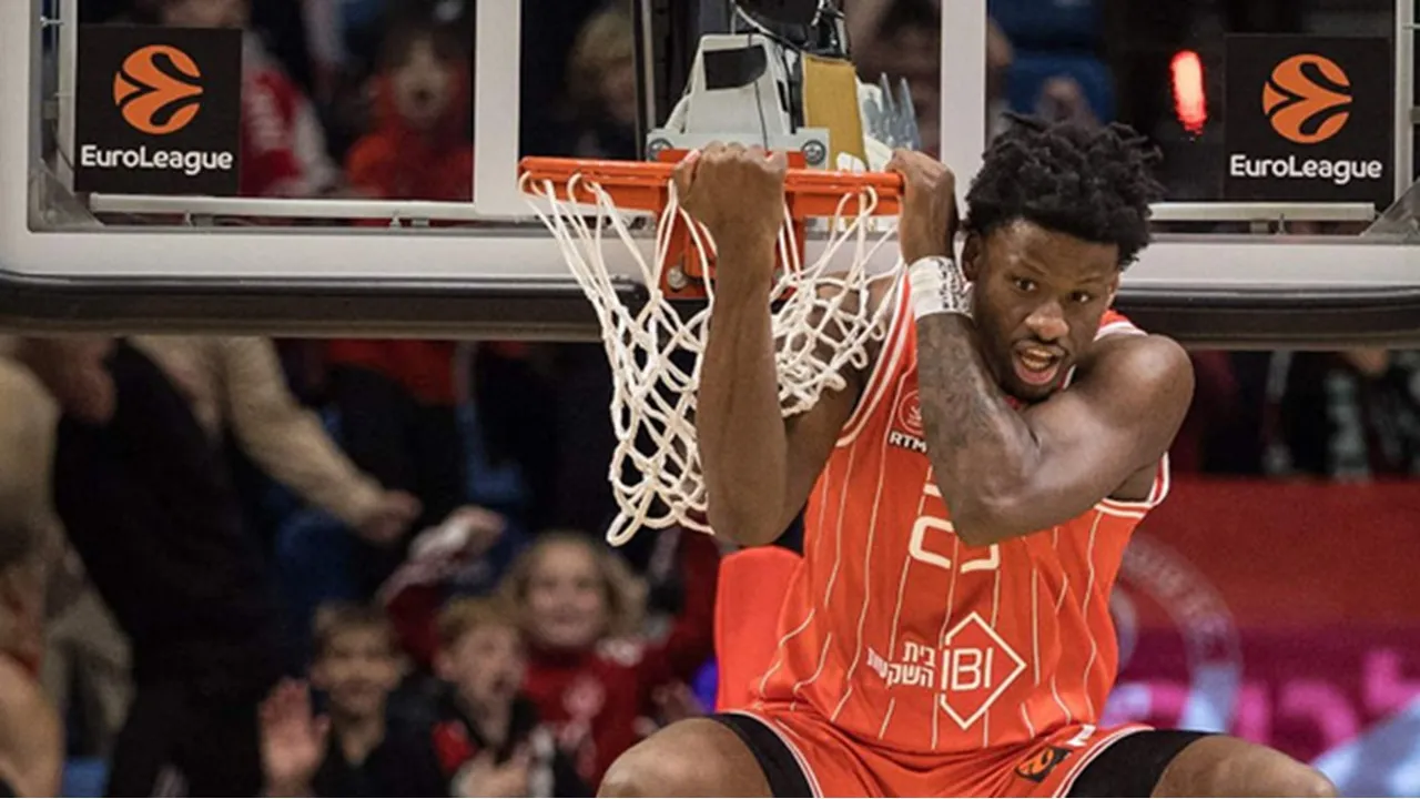 Dan Oturu Senang Bertahan dengan Hapoel Tel Aviv