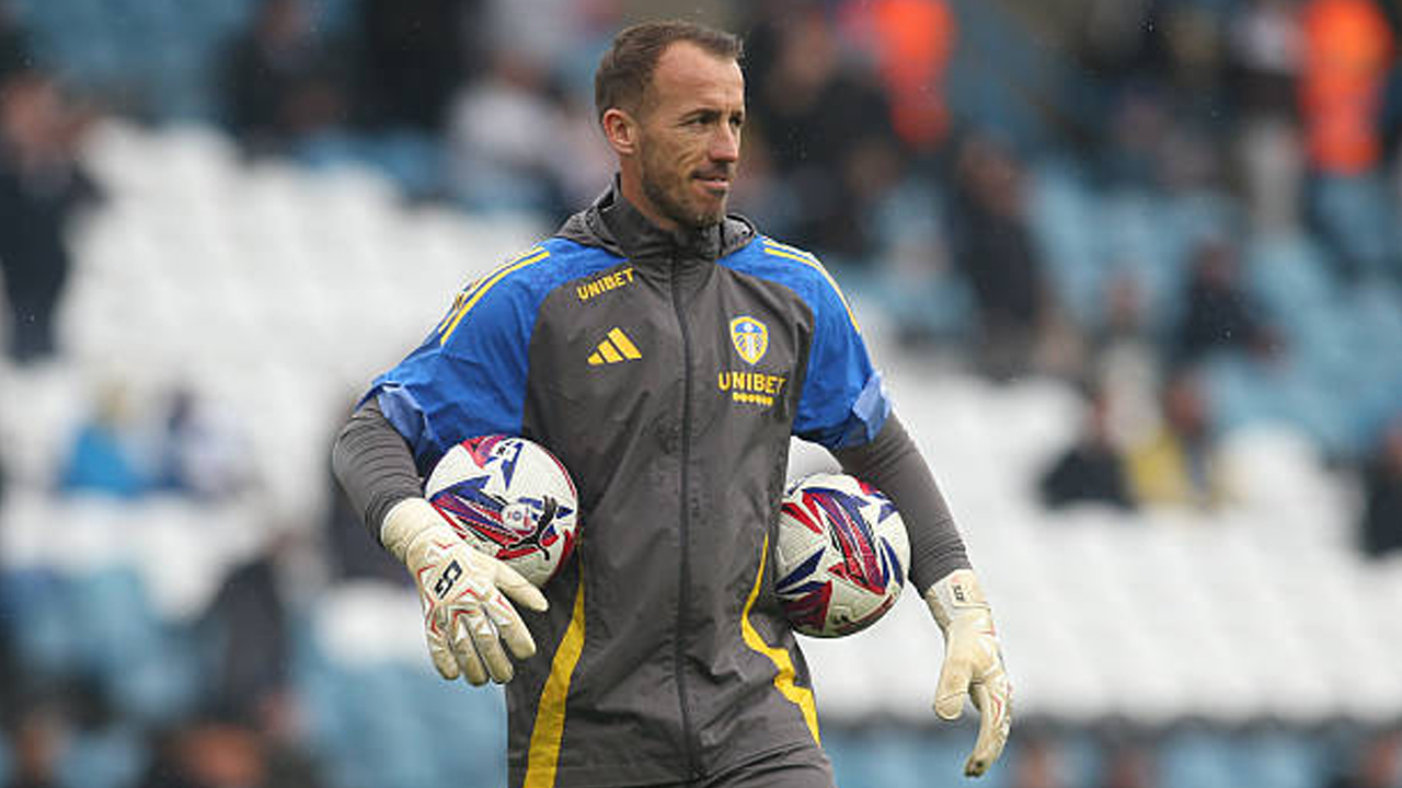 Leeds United Resmi Perpanjang Kontrak Alex Cairns Hingga 2028