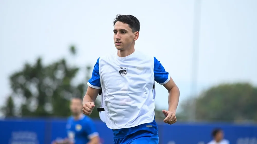 Luka Menalo Bergabung dengan Persib karena Daya Tarik Klub - sumber: (ileagueid)